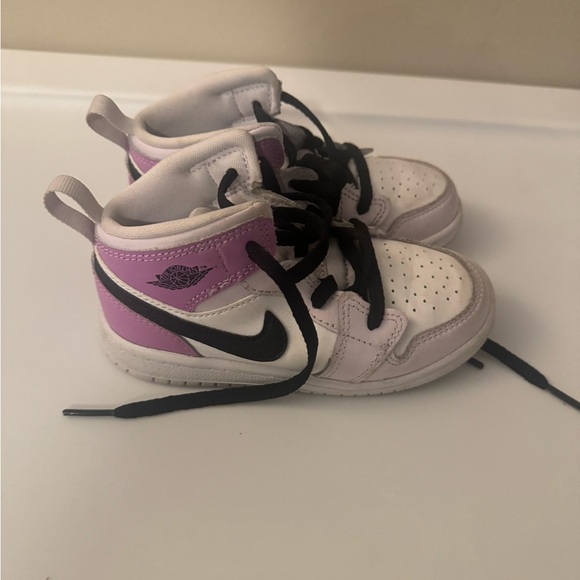 Kids Nike Sneakers - Picture 2 of 3